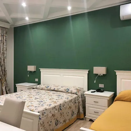 Stella Del Mare בית הארחה *